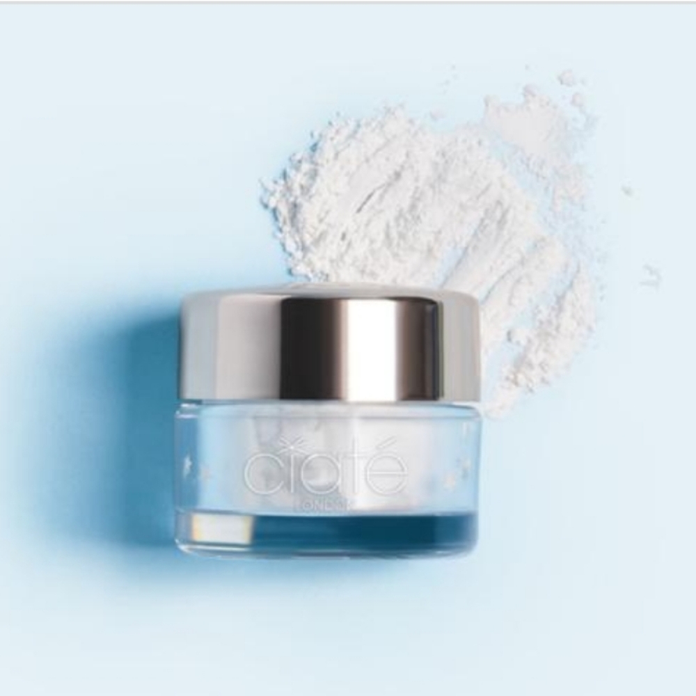4/$25! CIATÉ LONDONMini Translucent Setting Powder in Hideout